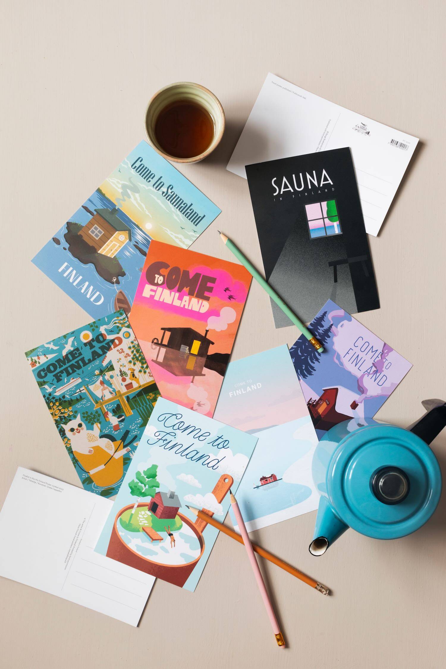 Rolling in the snow - Postcard - Image 2